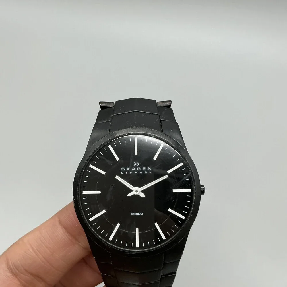 Skagen 696XLTMXB Mens Watch 38mm Black Dial Titanium Bracelet New Battery 7